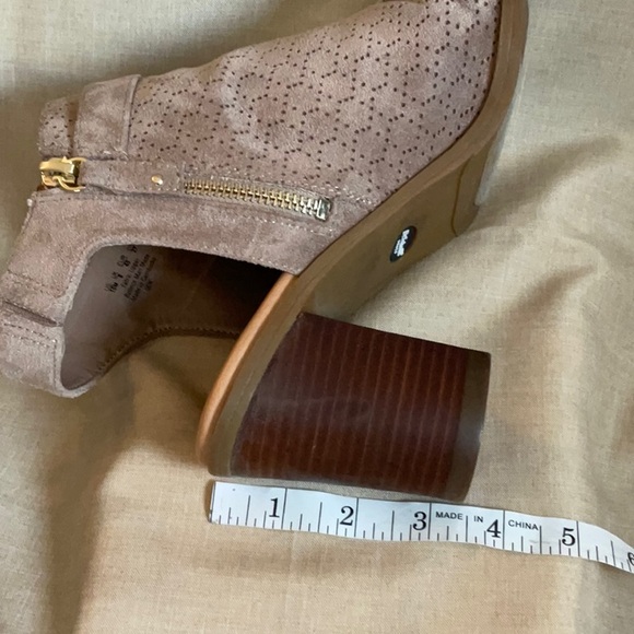 Dr. Scholl’s Booties w/ heel Size 10 - Picture 13 of 16